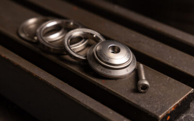 Chris King lance le jeu de direction Dropset en Titane